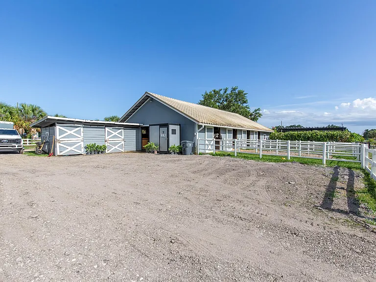 844 Arabian Dr — Photo 20