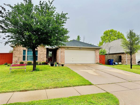 1112 Whispering Mdws, Crowley, TX 76036