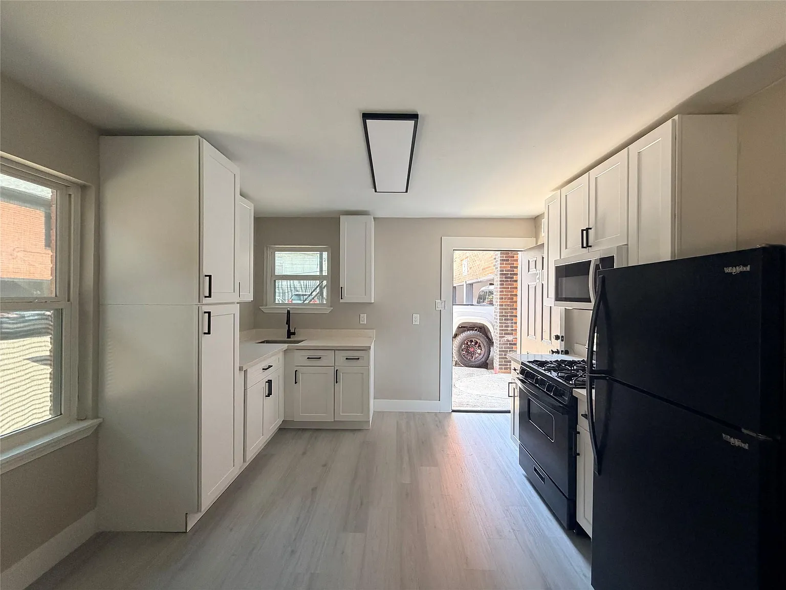 1 bed, 1.5 bath, 520 sqft, $1,075 — Photo 4