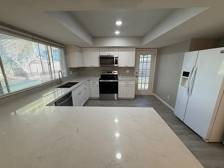 4807 W Beryl Ave — Photo 11