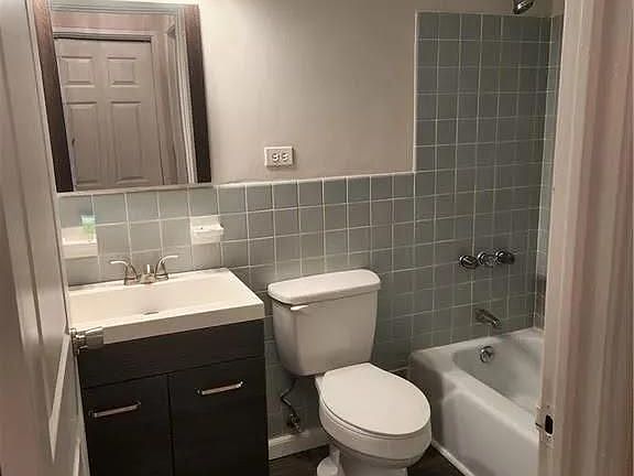 4th image of 300 Peachtree St #5L