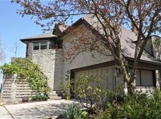 401 Darbys Run #26, Bay Village, OH 44140