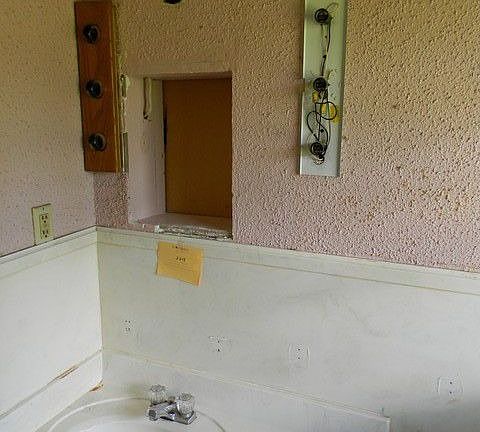 4th image of 608 6th Ave SE