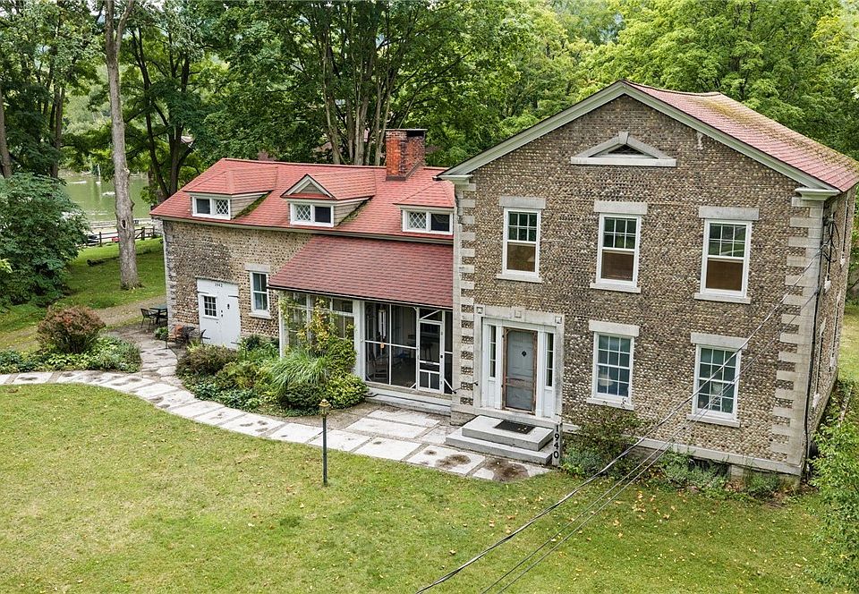 1st image of 1940 Valley Dr #42