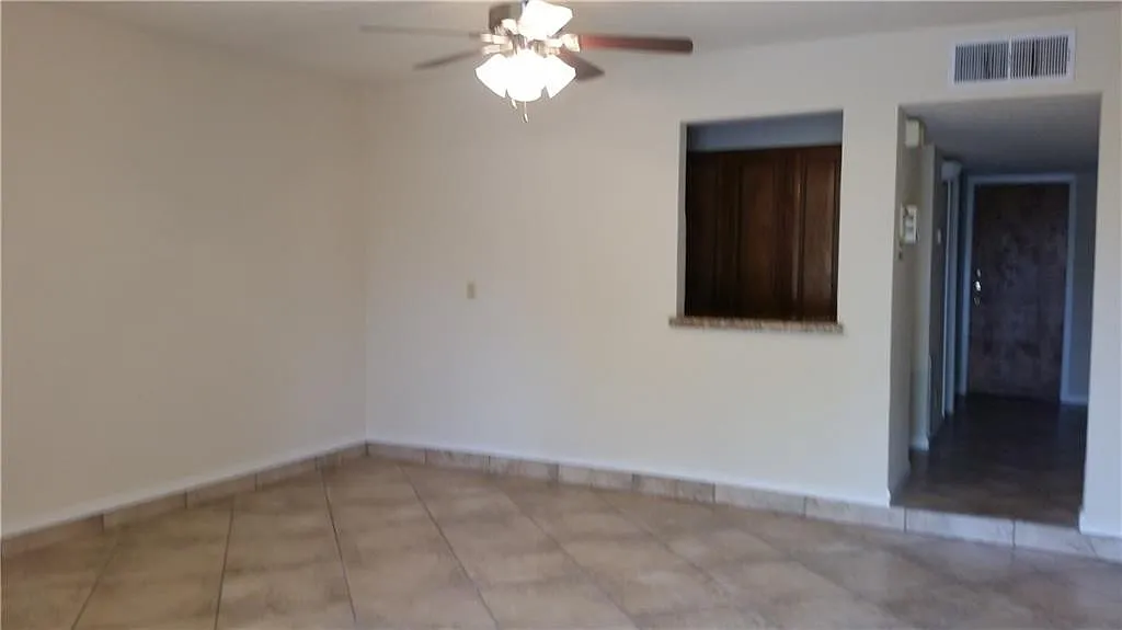 2 bed, 2.5 bath, 7106 sqft, $1,350 — Photo 2