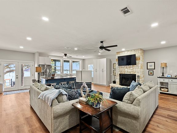 3rd image of 226 Palisade Loop