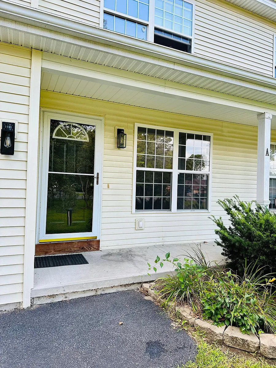 Building Photo - 519 Gansevoort Rd #A