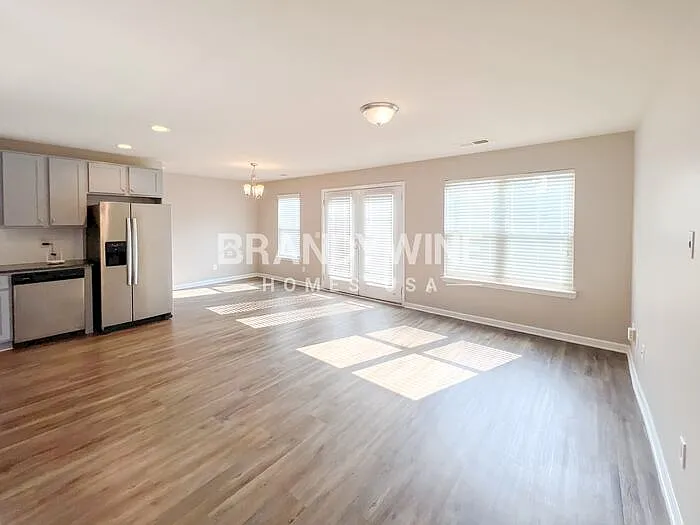 3 bed, 2.0 bath, 1469 sqft, $1,899 — Photo 4