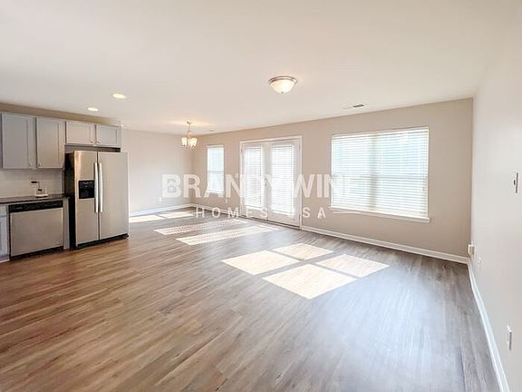 4th image of 125 Chandler Trce