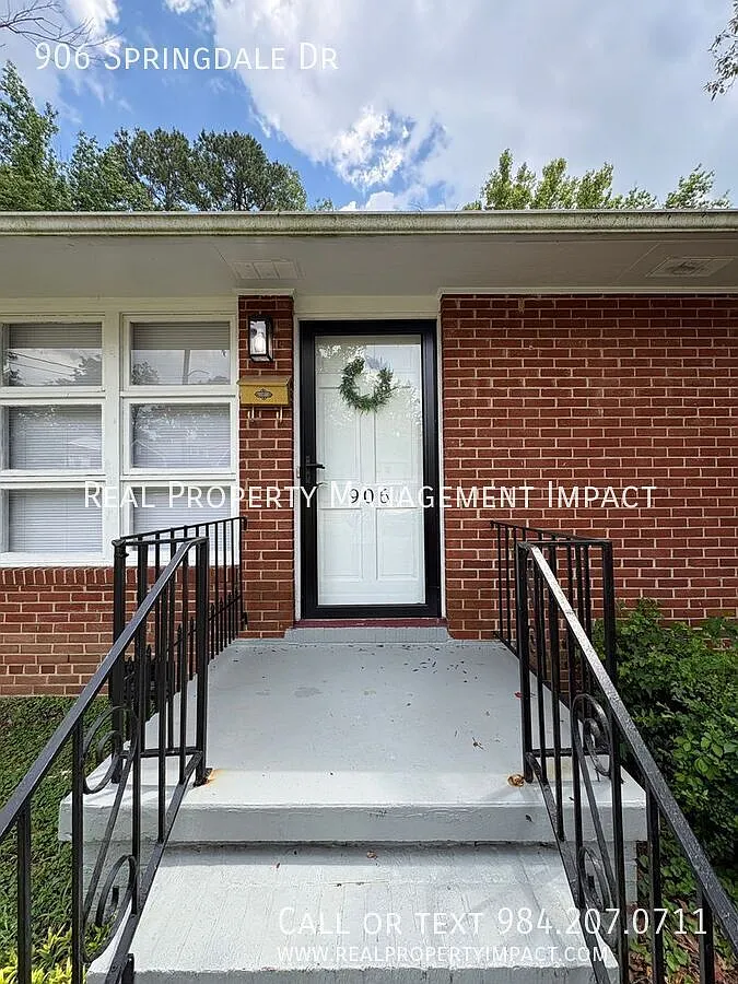 Updated 3 Bed 2 Bath Ranch Home Minutes from Downtown Durham — Photo 4