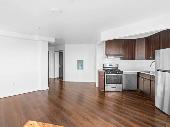 874 Willoughby Avenue image 4 of 11