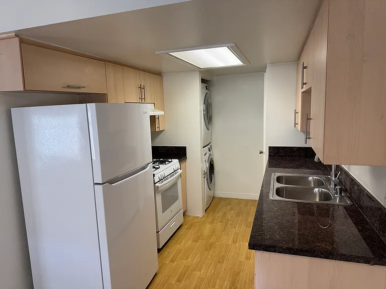 1305 Stanley Ave #11 — Photo 13