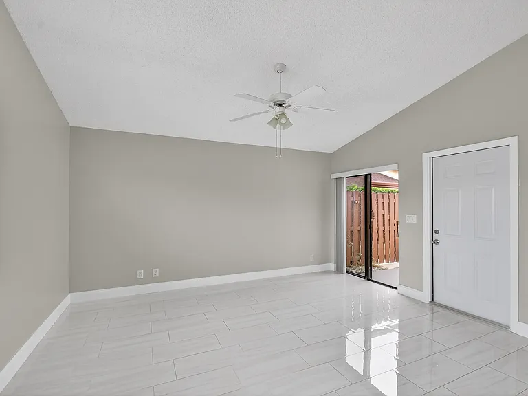 484 Springdale Cir #48D — Photo 12