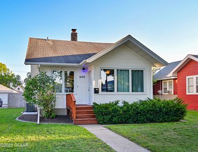 1409 2nd Ave N, Grand Forks, ND, 58203