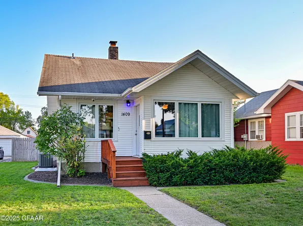 1409 2nd Ave N, Grand Forks, ND 58203
