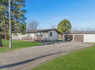 7097 Country Club Rd, Oshkosh, WI 54902