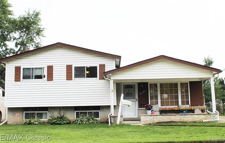 1st image of 31165 Avondale St