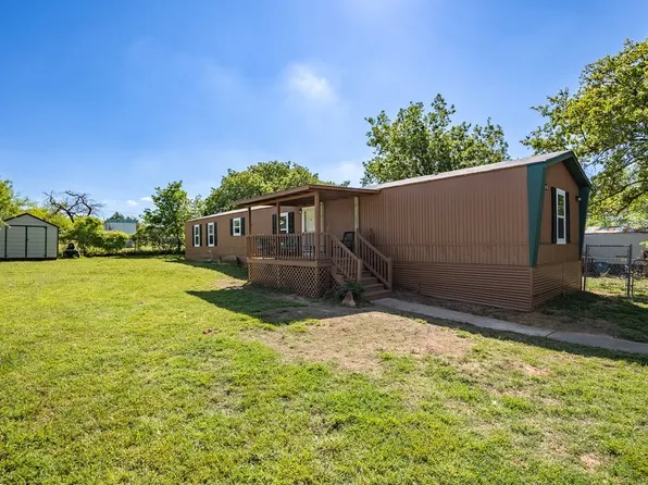 24 Lee St, Keene, TX 76059