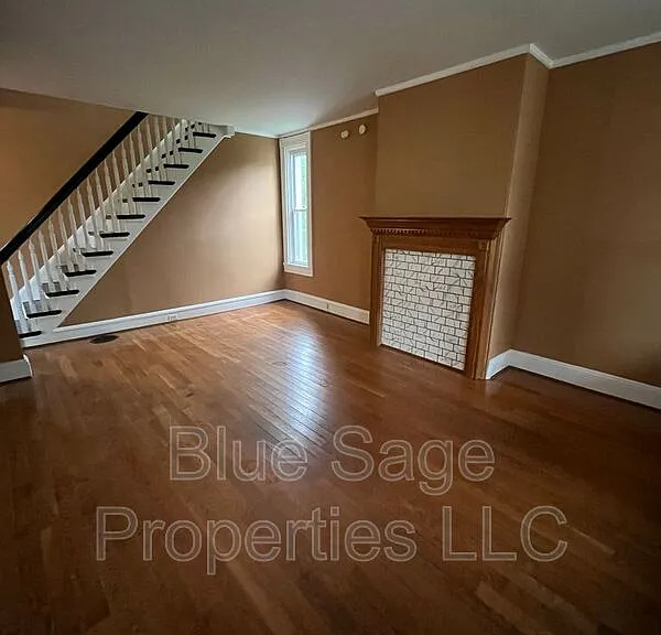 913 8th Ave — Photo 4