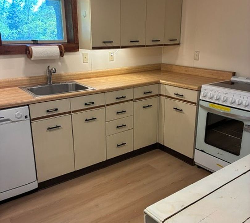 1st image of 74 Brickyard Cove Rd