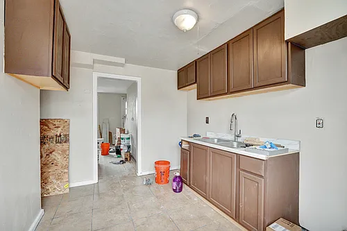 28 Blackmore St #28 Photo 1