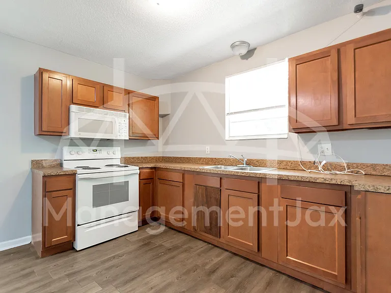 3362 Lowell Ave — Photo 2