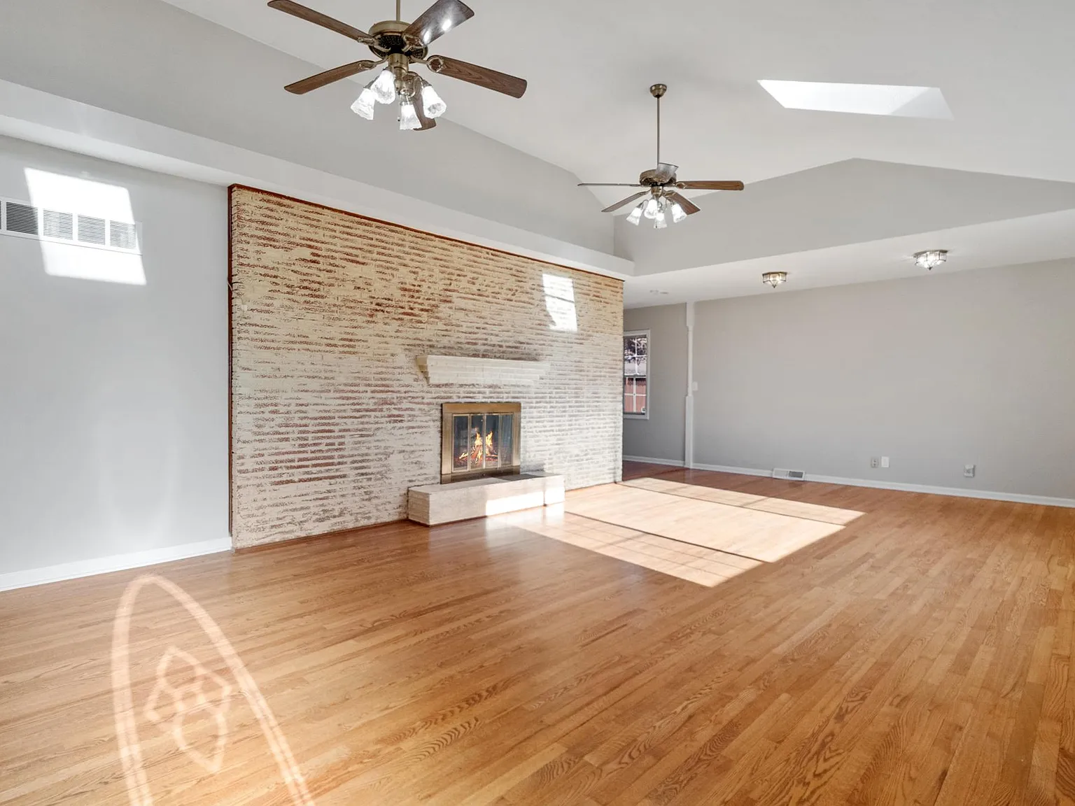 13820 Johnson Dr — Photo 3