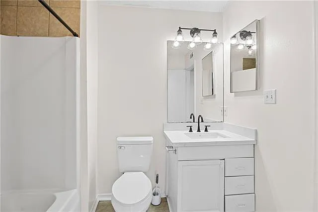 2948 Manhattan Blvd #213 — Photo 9