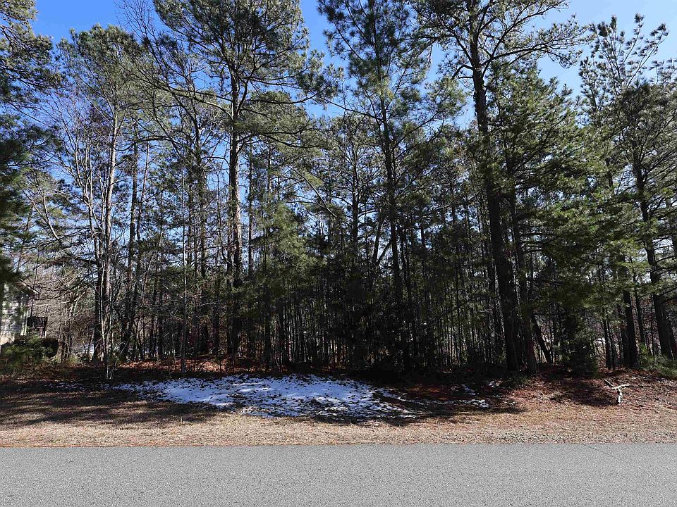 2nd image of 212 Amelia Dr