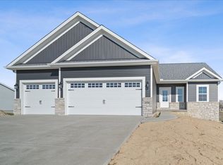 2706 Handel Dr, Bloomington, IL 61704