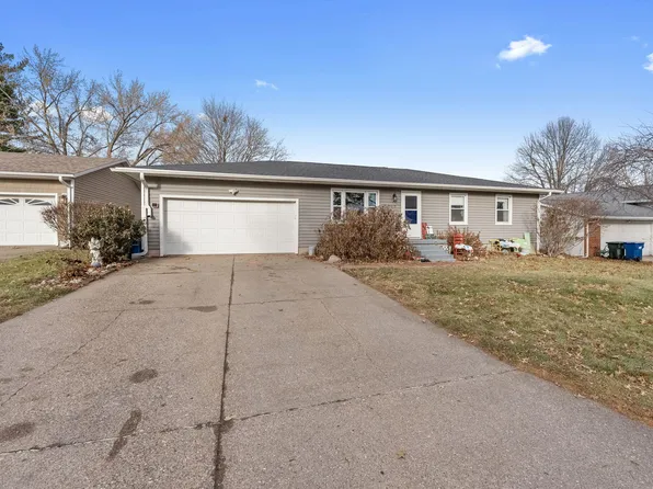 819 Sunrise Cir, Muscatine, IA 52761