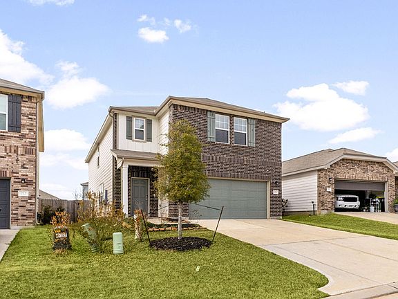 2nd image of 718 Amesbury Rd