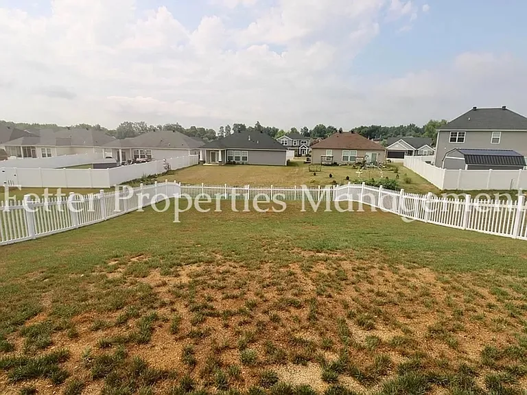 5441 Cameo Dr — Photo 2