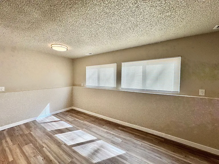 351 Gahart Dr #D — Photo 8