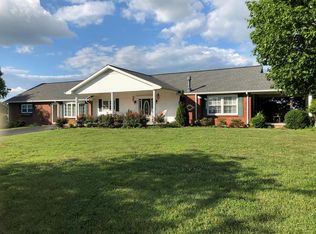 1042 Cordell Hull Memorial Dr, Byrdstown, TN 38549