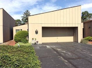 636 Tampico Ct, Berea, OH 44017