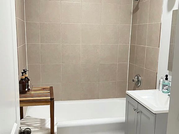 4th image of 1648 East Ave APT 1W