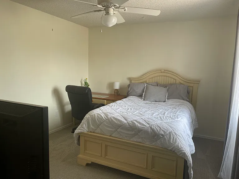 615 Virginia Ct — Photo 12