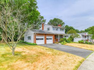 16 Janet Ct, Milltown, NJ 08850
