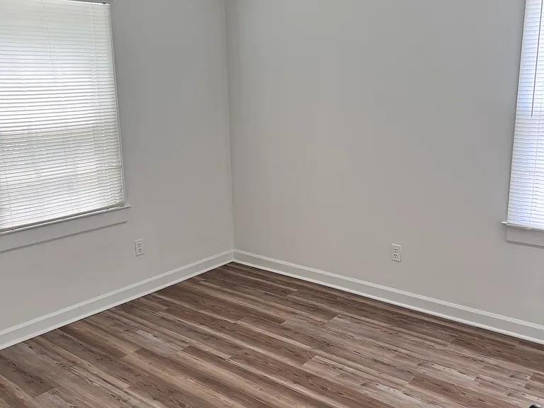 1135 W Thomas St — Photo 8