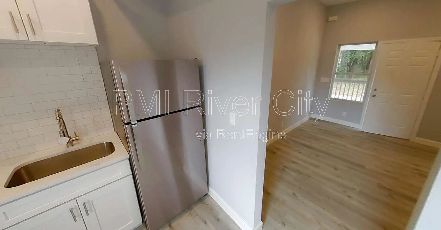 2 bed, 1.0 bath, $1,070 — Photo 2