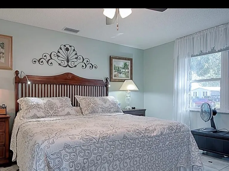 923 Oleander St — Photo 9