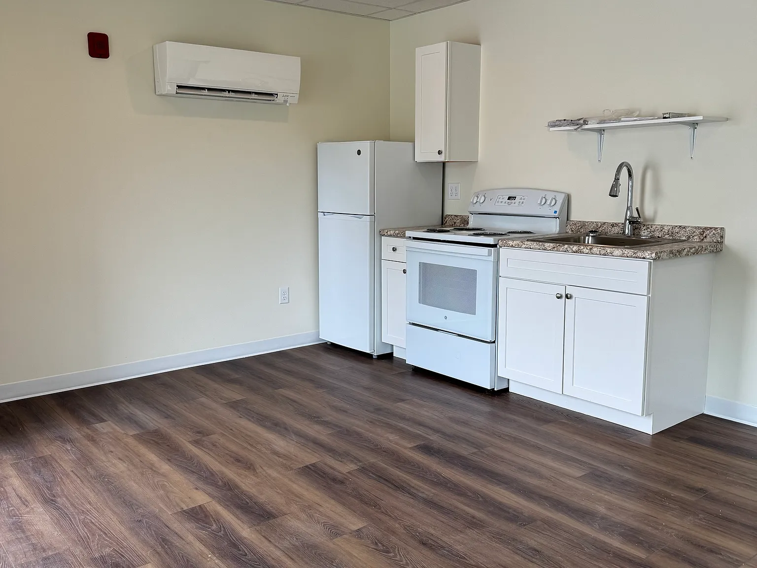 Studio, 250 sqft, $1,450 — Photo 3