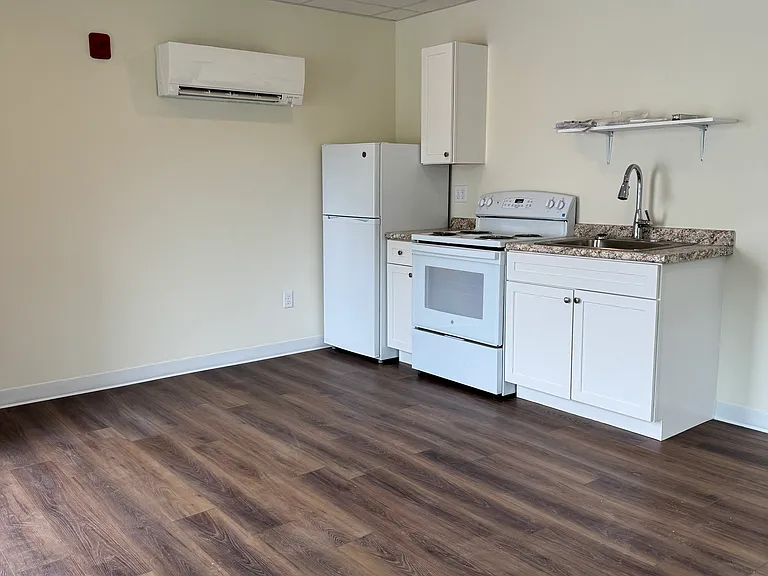 162 Narragansett St #8 — Photo 3