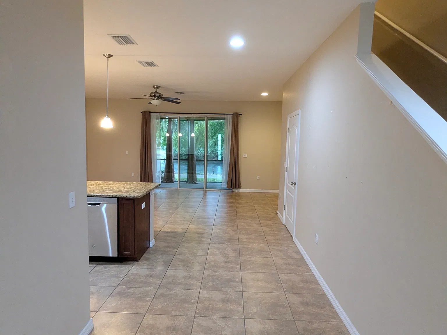 3 bed, 2.5 bath, 1550 sqft, $2,250 — Photo 4