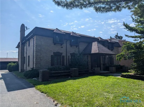 5560 Cresthaven Ln, Toledo, OH 43614