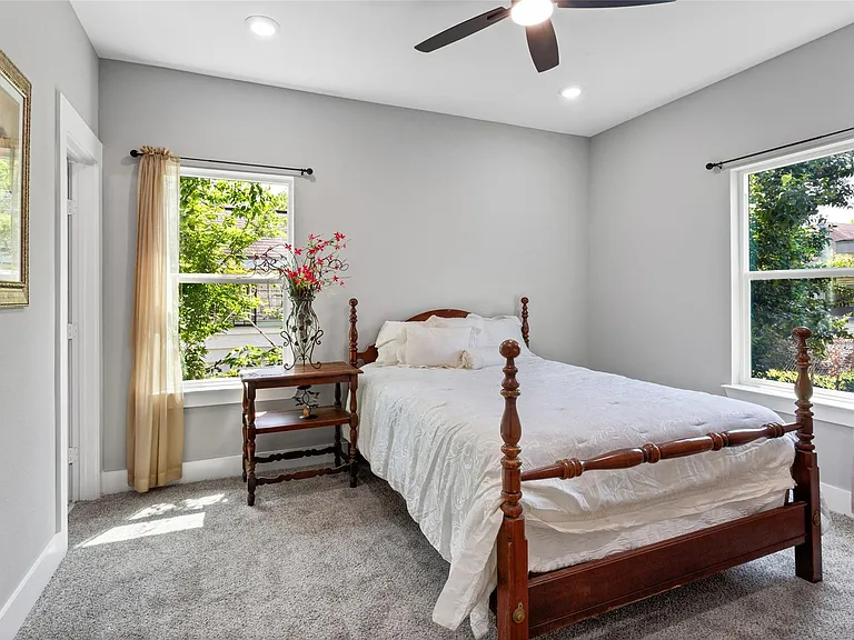 3220 Josephine St — Photo 11