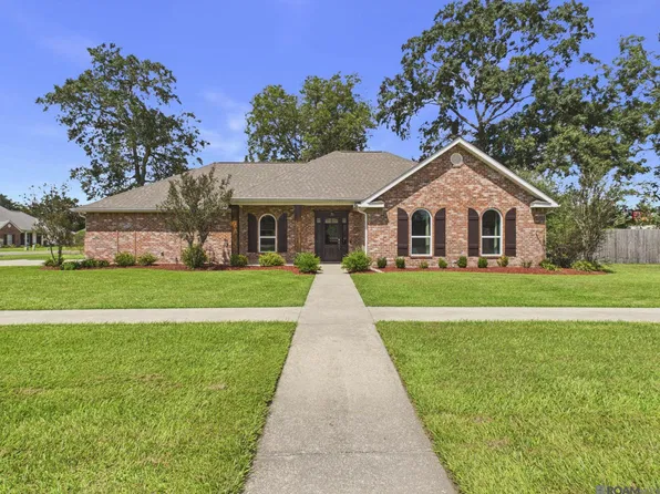1002 Woodridge Dr, Breaux Bridge, LA 70517