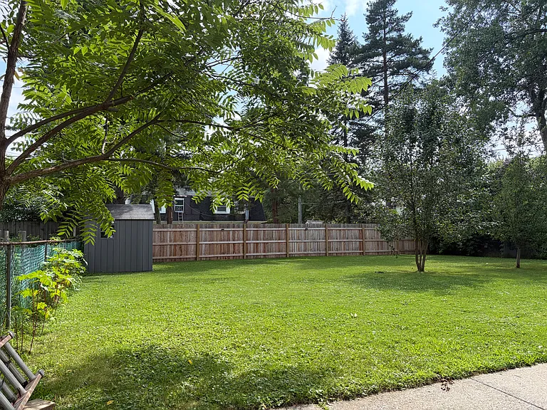95 Grandview Dr — Photo 17