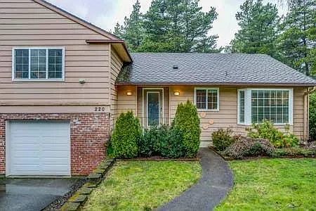 220 Greenridge Dr — Photo 1